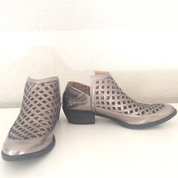Qupid Shoes - Like New! Qupid Silver Loafers